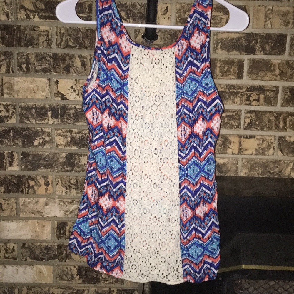Sleeveless Shirt - Picture 2 of 2